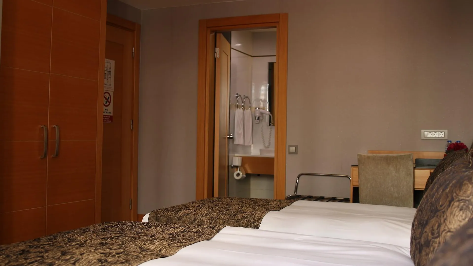 Emerald Hotel Istanbul 4*,